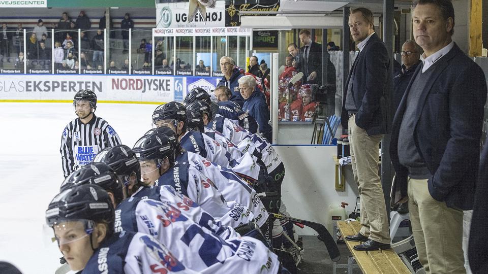 Træner Lars Ivarsson har indtil nu kunnet kiigge langt efter målene og effektiviteten hos sit hold. Arkivfoto: Peter Broen <i>Peter Broen</i>