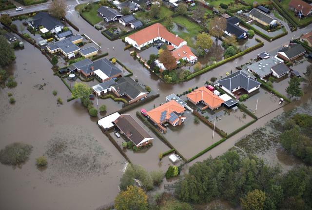 I efterårsferien i 2014 gav nogle dage med voldsomt regnvejr massive oversvømmelser i Vendsyssel. Specielt ved Bangsbostrand og i Elling (på billedet) blev husejere ramt af vandmasserne. 