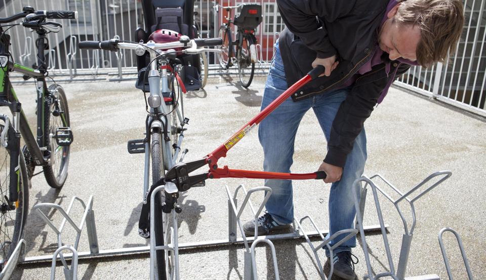 Der er kommet mange gode forslag til, hvordan vi kan gøre livet lidt mere svært for cykeltyve ved de danske tog- og busstationer. Arkivfoto: Betina Garcia/Scanpix <i>Scanpix Denmark</i>