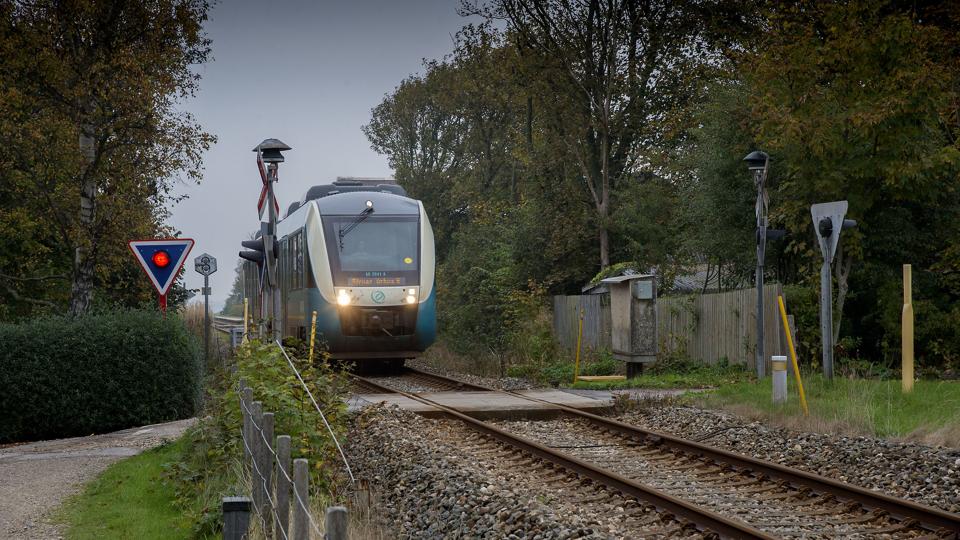 Overkørslen ved Idylvej i Hørdum stod til lukning, men nu skal der arbejdes for, at den bevares og opgraderes. Foto: Peter Mørk <i>Foto: Peter Mørk</i>
