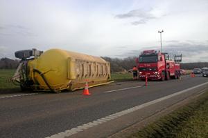 Lastbil væltet på Oddesundvej