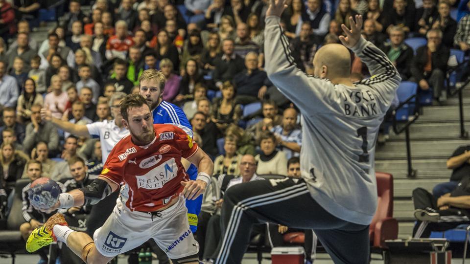 Dane Sijan (th.) imponerede senest i slutspilskampen mellem Aalborg Håndbold og BSV, hvor keeperen havde en periode på 15 minutter uden at lukke en scoring ind. Foto: Martin Damgård