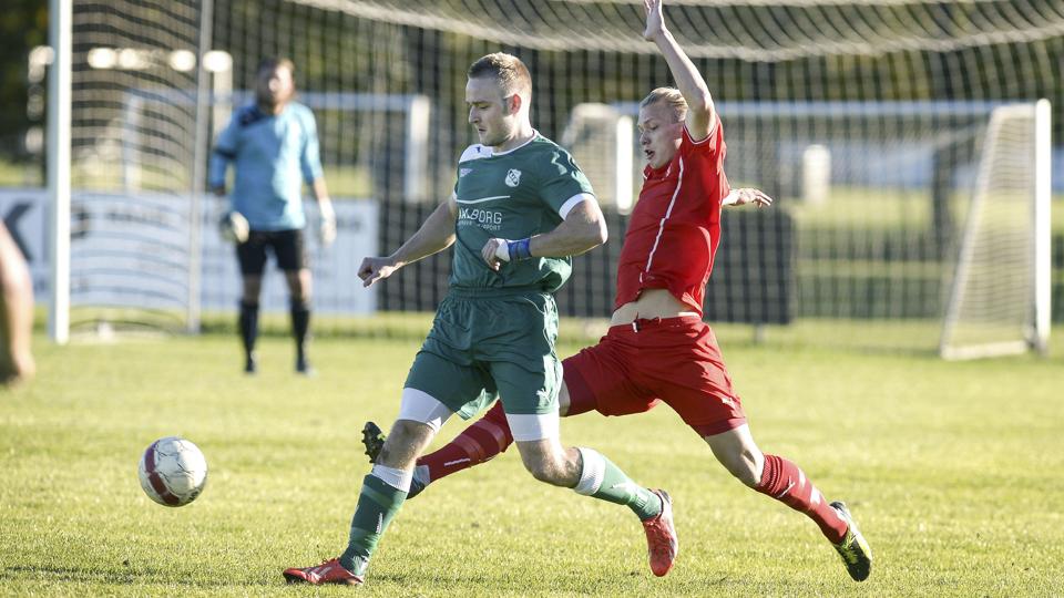 Lindholm IF (i grønt) skal lave en sensation, hvis det skal videre i DBU Pokalen. Arkivfoto:Bente Poder