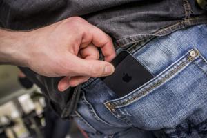 Mobiltelefoner for millioner stjålet i Gaden