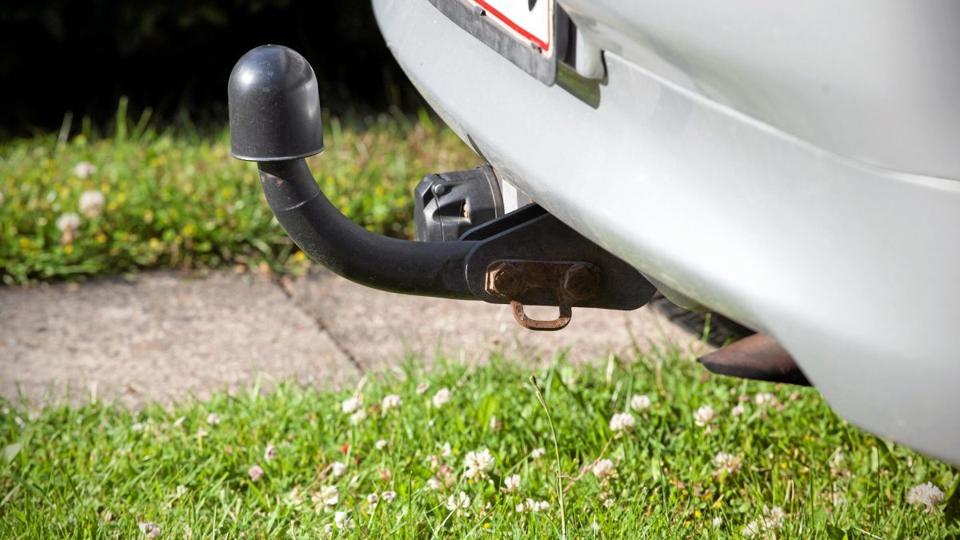 I forårsmånederne monteres væsentlige flere trækkroge end den øvrige del af året.