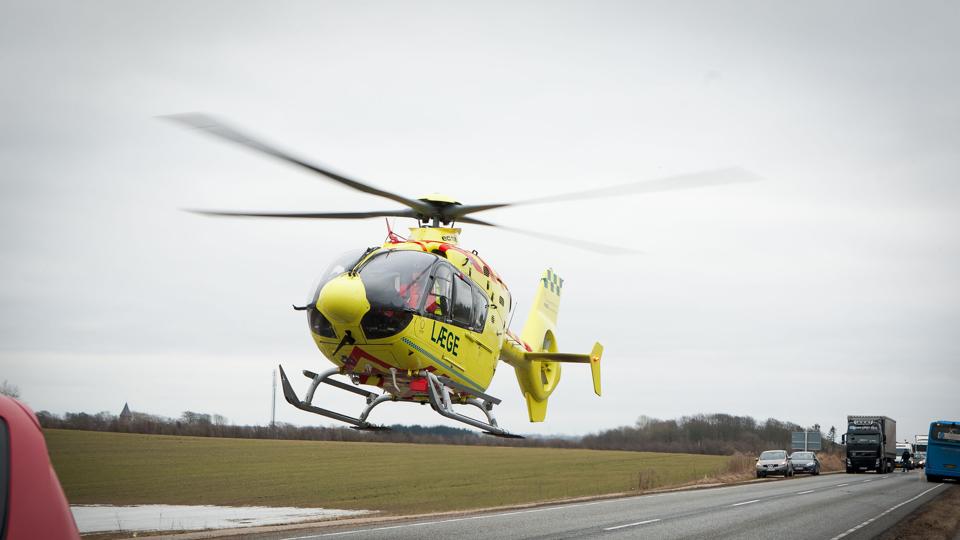 Den 23-årige blev med helikopter fløjet til Aalborg Universitetshospital. Arkivfoto