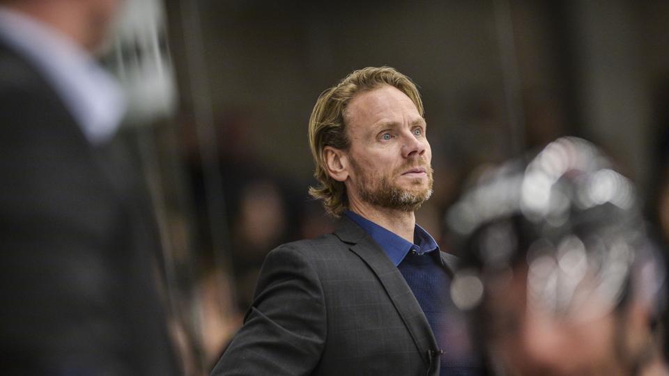 Frederik Åkesson måtte i sæsonen 2013-14 en tur på trænerbænken, men er nu tilbage for at styrke salgsdelen i Aalborg Pirates. Foto: Henrik Bo <i>Foto: Henrik Bo</i>