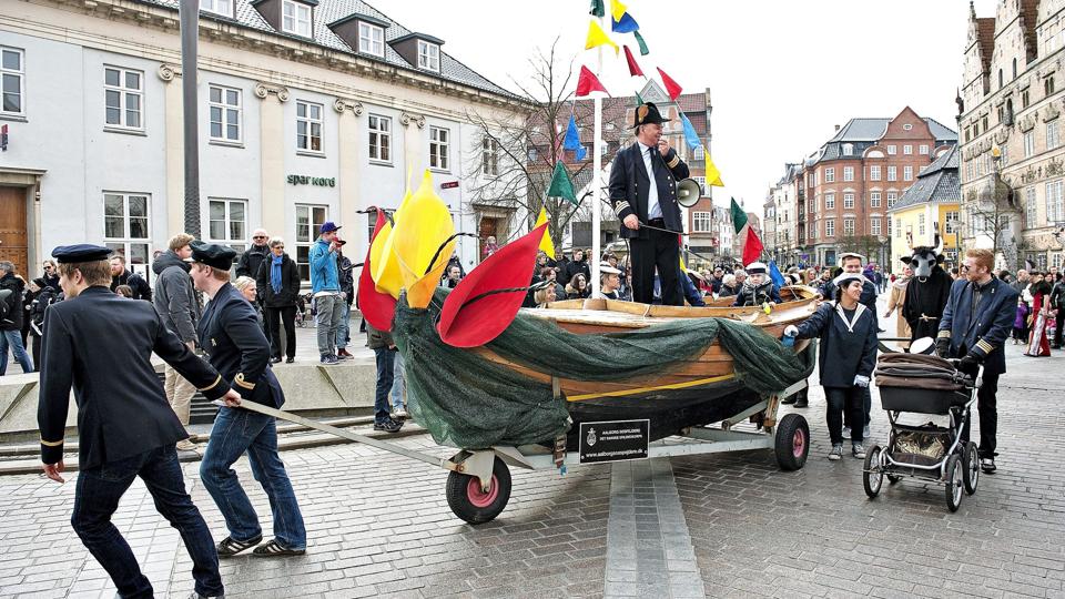 Traditionen tro vil Aalborg byde foråret velkommen lørdag. Arkivfoto: Claus Søndberg