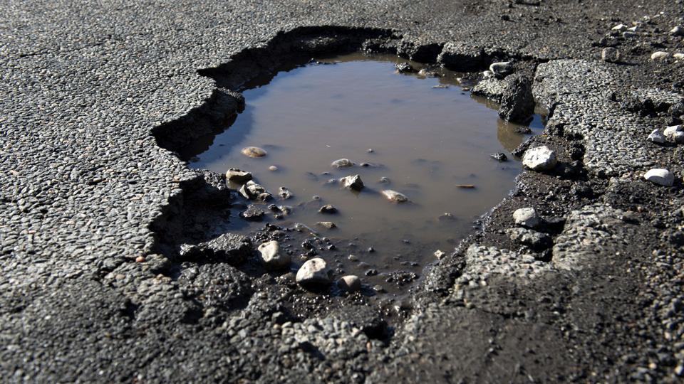 Dybden og bredden på hullet i asfalten har betydning for om man kan få erstatning.? Arkivfoto: Hans Ravn <i>Hans Ravn</i>