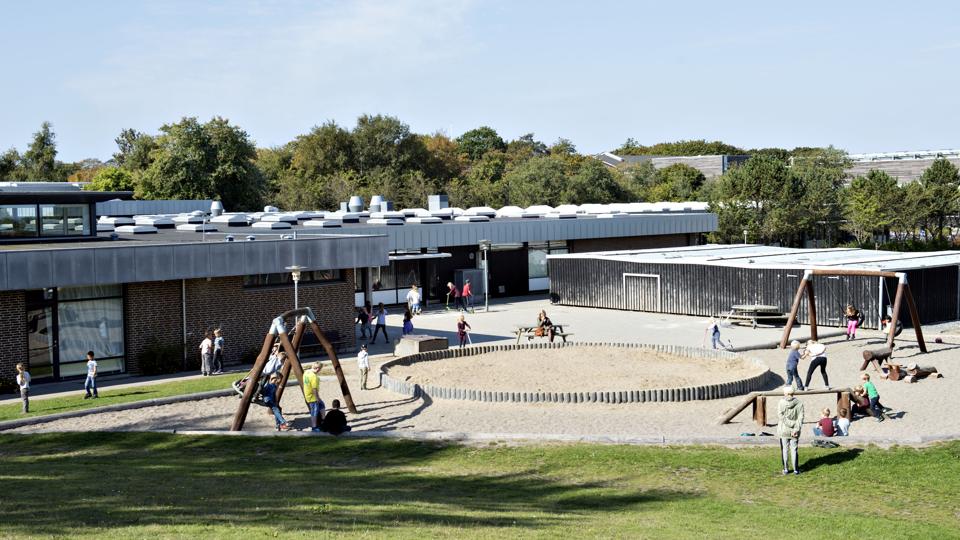 Det er endnu ikke afgjort, om det er Muldbjergskolen eller Holmegårdskolen, der skal lukkes. Arkivfoto: Kurt Bering