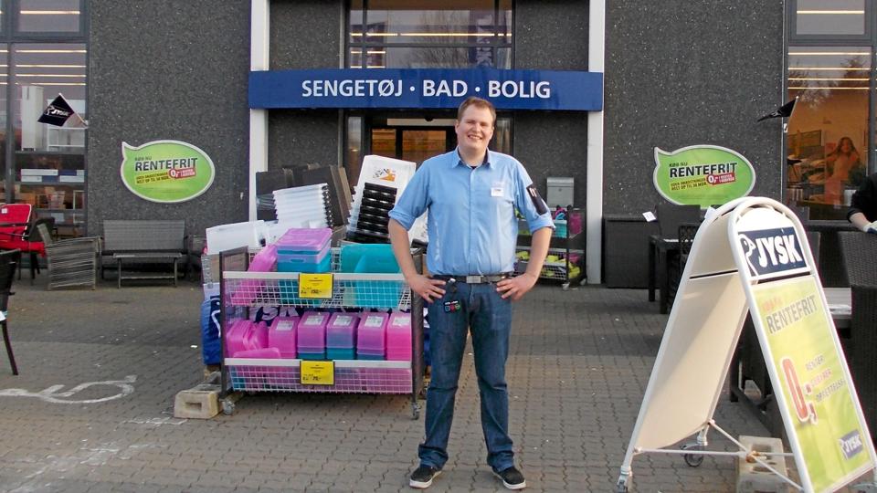 For Thomas Madsen, ny butikschef i Jysk, Nykøbing, er kunder og den gode service i højsædet. Foto: Jysk