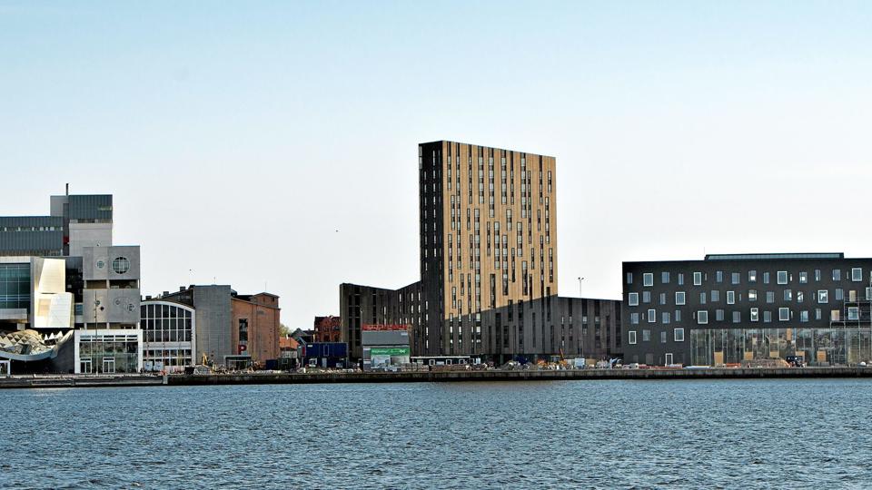 Larsen Waterfront er den høj bygning i midten. Nu er alle kvadratmeter taget i brug, og det bliver fejret fredag med en stor fest. Foto: Lars Horn <i>Lars Horn / Baghuset</i>