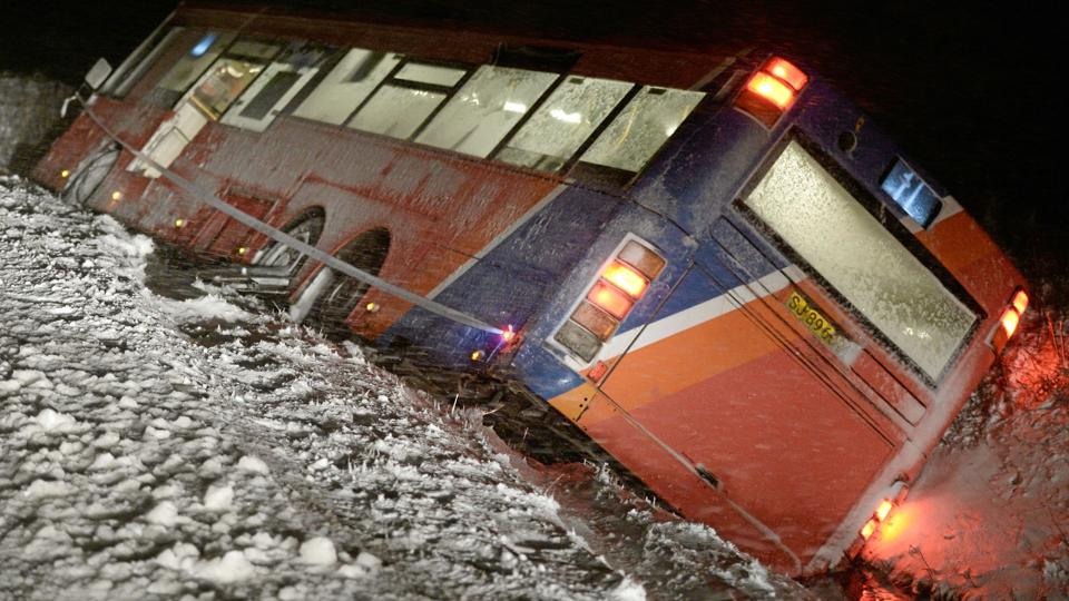 Mange busser kørte i grøften eller havde svært ved at komme op ad stigninger i vinter. Arkivfoto