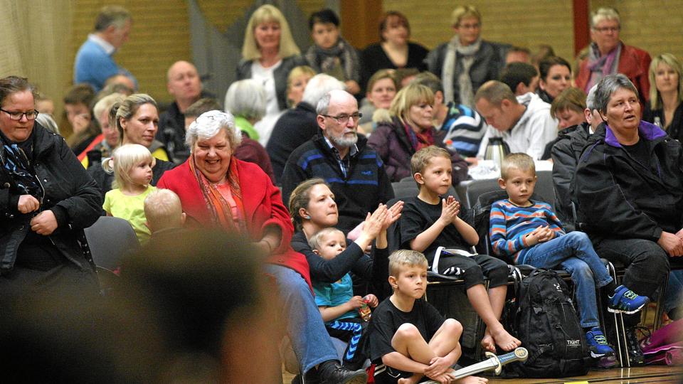 Der var højt humør i hallen. Foto: Allan Mortensen <i>Allan Mortensen</i>