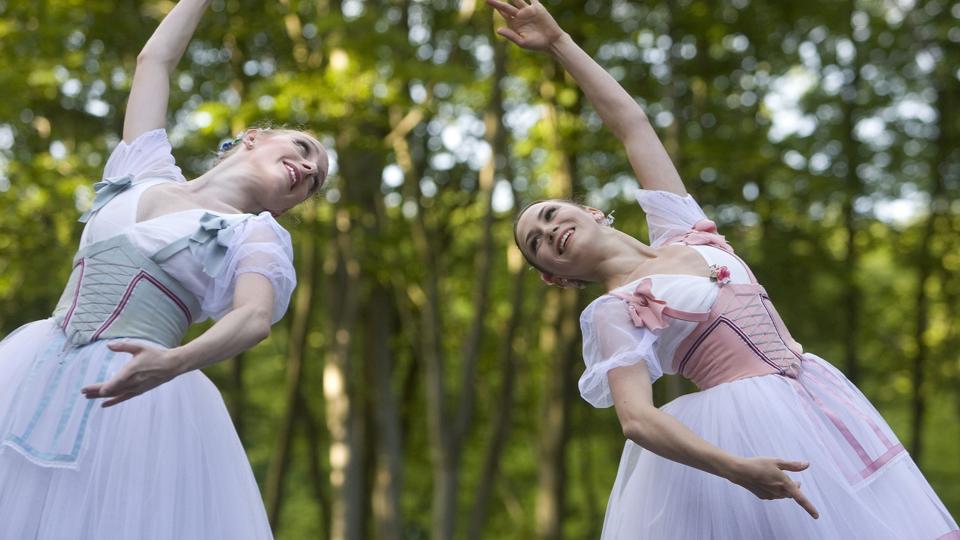Bournonvilles Napoli har været vist i Sct. Knuds Kilde i Hjørring - nu kan den også opleves i en live-transmission i biografmørket. Foto: Bente Poder