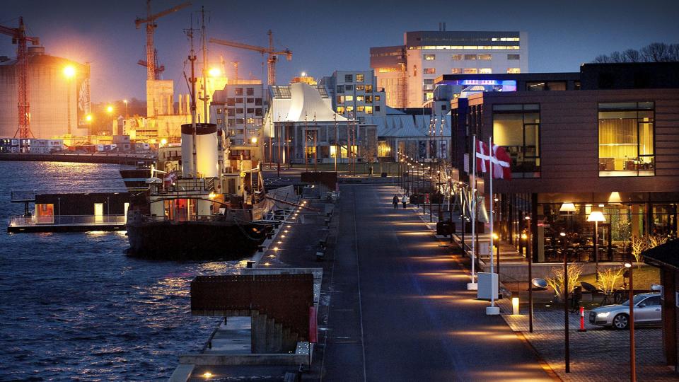 Aalborgs populære havnefront, der hver dag bruges af et hav af unge og ældre aalborgensere, har høstet endnu en pris. Arkivfoto: Lars Pauli <i>Lars Pauli</i>