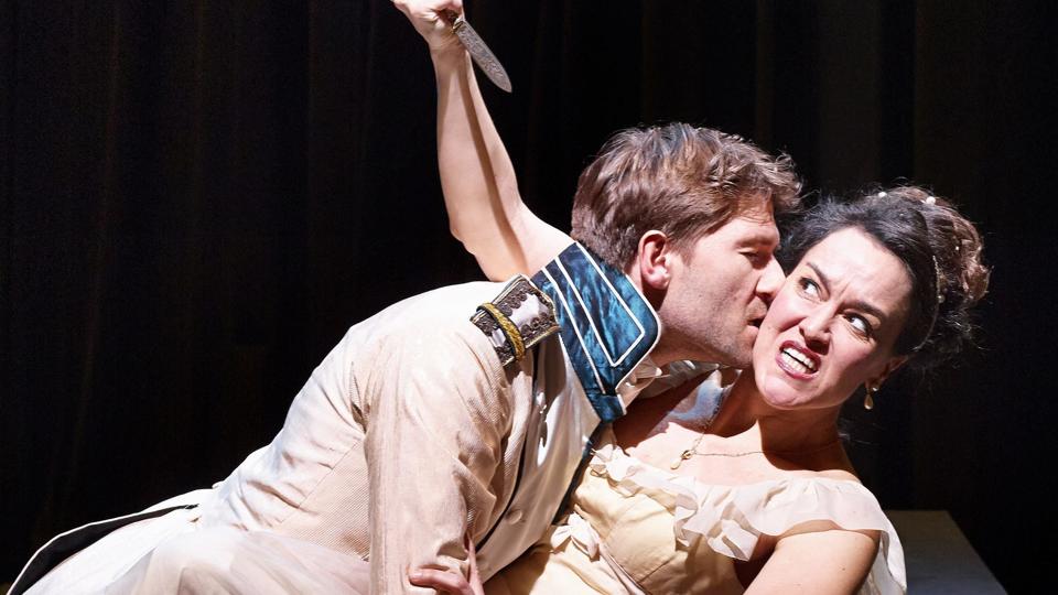 Operaen Tosca bruger tre forskellige scener i samme opsætning