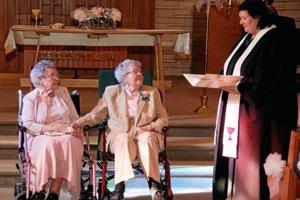 Kvinder gift efter 72-års samliv