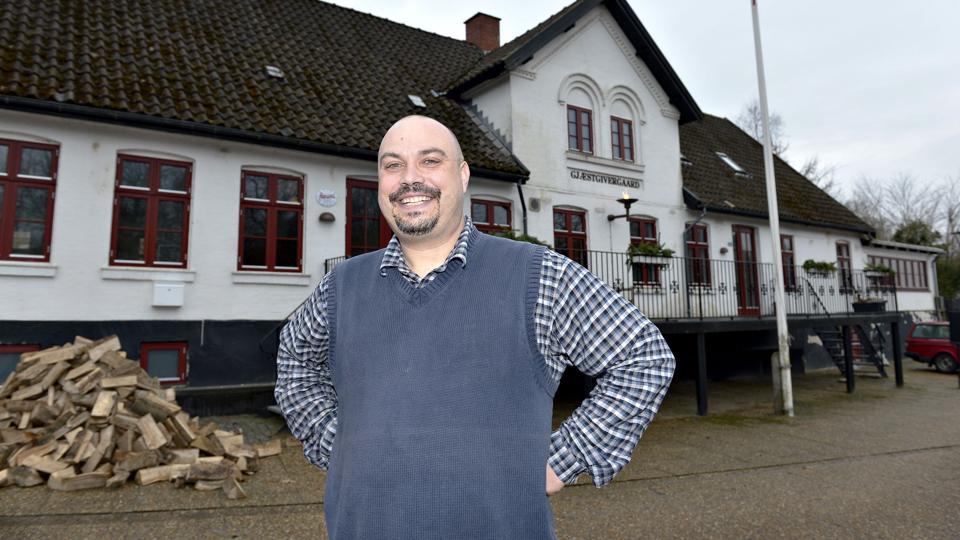 Gregory Hamilton Miller, der driver Tolne Gjæstgivergaard, ?sætter pris på naturen og naboerne i Tolne.