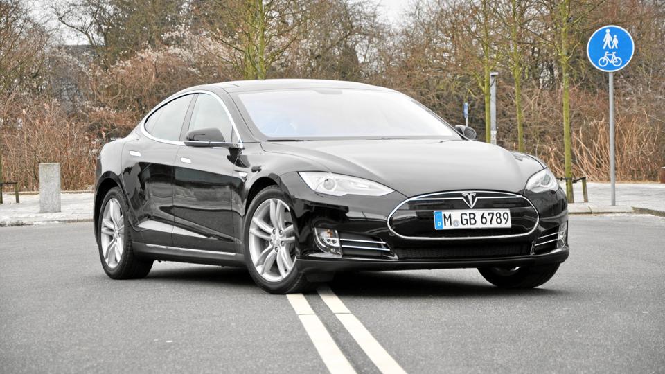 Frank Jensen (S) får en Tesla sport sedan til sommer. Arkivfoto