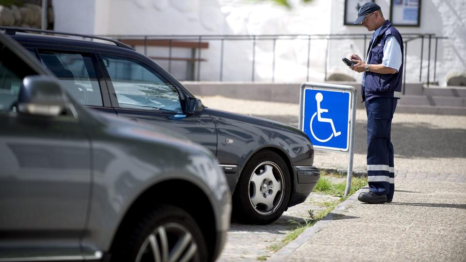Fremover bliver p-afgiften dobbelt så høj, når du uretmæssigt parkerer på en handicapplads. Arkivfoto: Bente Poder <i>Bente Poder</i>