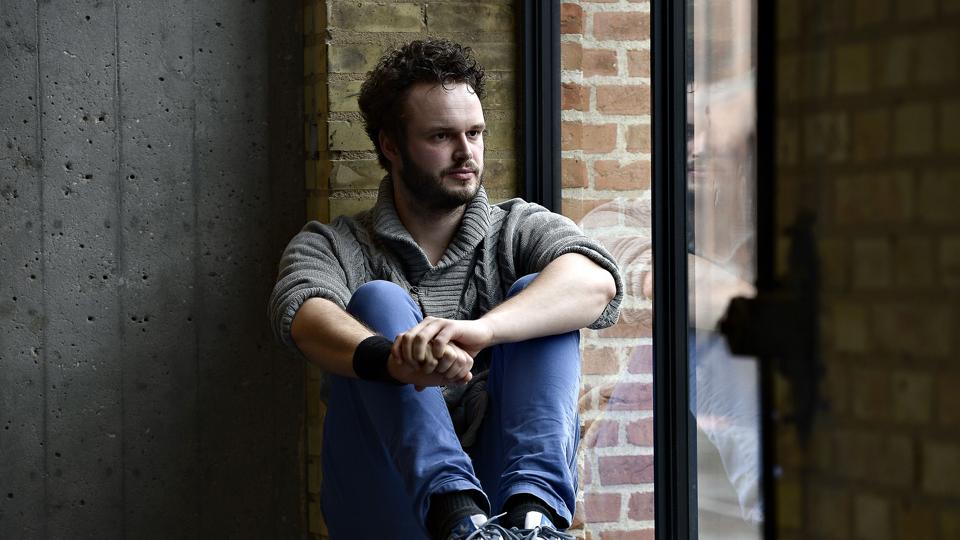 Der er tradition for at skrive og digte i familien, men Bjarke Kirk er den første til at sætte musik til ordene. Nu er han klar med sit debutalbum ”Lever hvor vi bor”. ?Foto: Claus Søndberg <i>Pressefotograf Claus Søndberg</i>