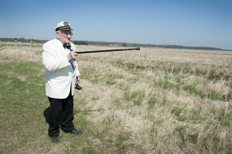 Wilhelm Kraft i området ved Asaa, hvor han selv mener, han var med til grave huller til en skat i slutningen af 2.verdenskrig . Arkivfoto: Bente Poder
