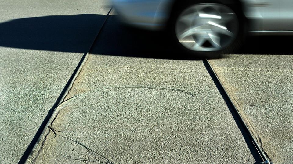 359 køretøjer benytter gennemsnitligt Vest Hemvej i døgnet, heraf udgør lastbiler og busser otte procent. Det er ”som forventet”, siger forvaltningen, der bakkes op af Vejdirektoratet, der heller ikke mener, at behovet for en ny omfartsvej ved Mariager er reelt. Arkivfoto: Carl Th. Poulsen