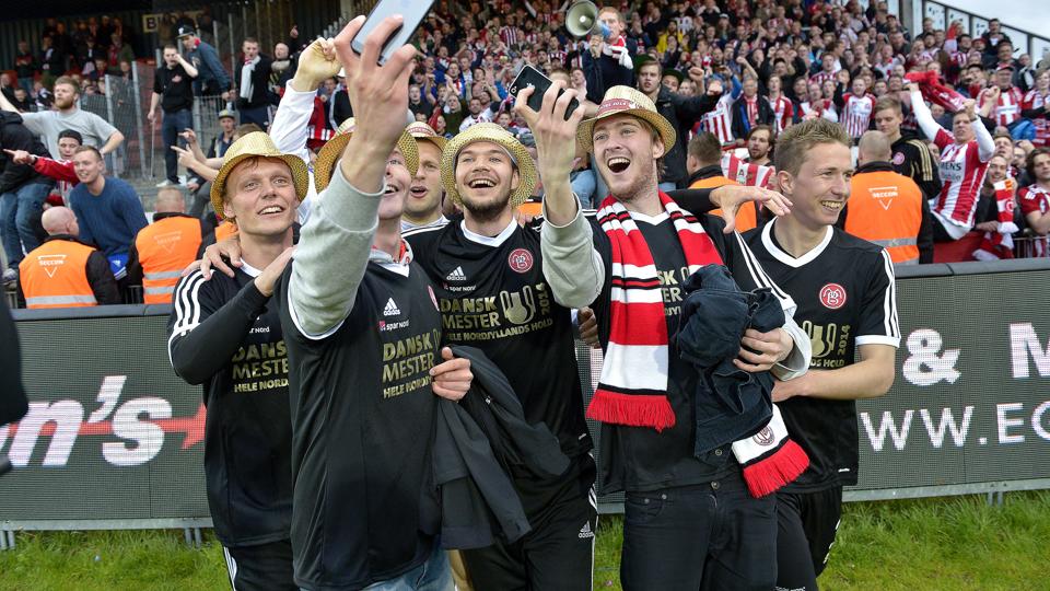 Rasmus Jönsson (til højre) kunne ikke selv spille i Slagelse. Til gengæld er han sikker på, at han kunne feste igennem, fordi han ikke skal spille pokalfinalen. Og svenskeren elsker at være i Aalborg. Foto: Lars Pauli <i>Lars Pauli</i>