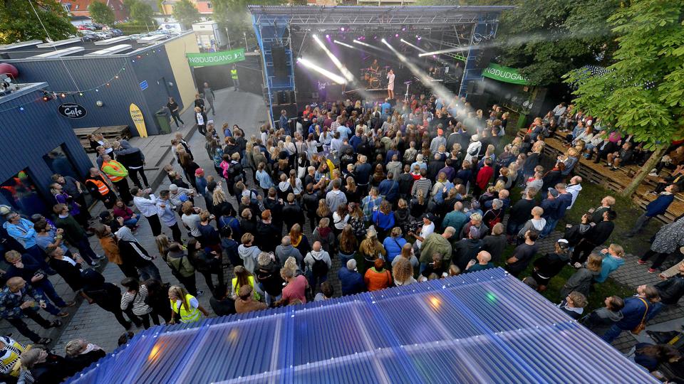 Fra Alive Festival sidste år, hvor den kørte med et underskud på 40.000. Ikke noget problem, siger arrangørerne, så længe det nogenlunde kan løbe rundt, er det en succes. Foto: Peter Moerk <i>Pressefotograf Peter Moerk</i>