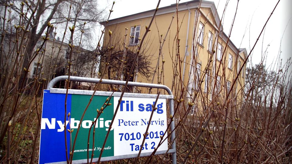 Ved bolighandler betaler man indtil videre kun tinglysningsafgift af handelsprisen.Arkivfoto <i>Scanpix</i>