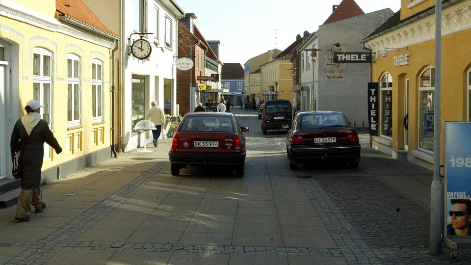 Gågaden Grønnegade i Sæby - det blev ikke den store succes. Arkivfoto Carl Th. Poulsen.