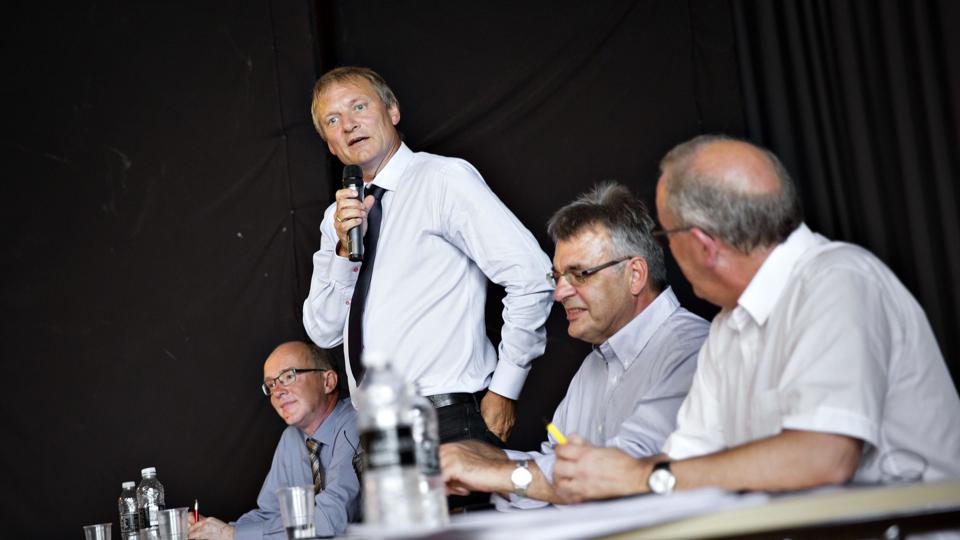 - Det handler meget om vores person, erkender Henrik Stubkjær, stående, med Carsten Haugaard Nielsen på sin højre hånd, Peter Hedegaard på sin venstre og yderst Niels Christian Kobbelgaard.
Foto: Astrid Dalum/Scanpix <i>Scanpix Denmark</i>