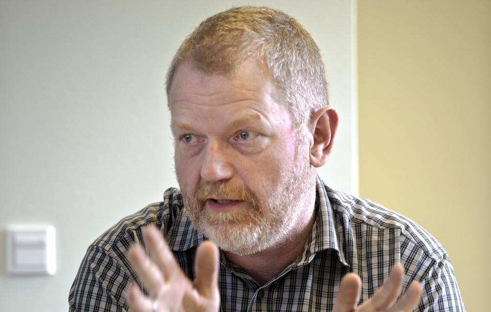 - Det nye er, at vi nu kan se, at der ganske vist går en pæn sjat elever fra distriktet i Vindblæs Friskole, men at lige så mange går i andre af kommunens folkeskoler, siger direktør Peter Møller Rasmussen. Arkivfoto <i>Foto: Henrik Bo</i>