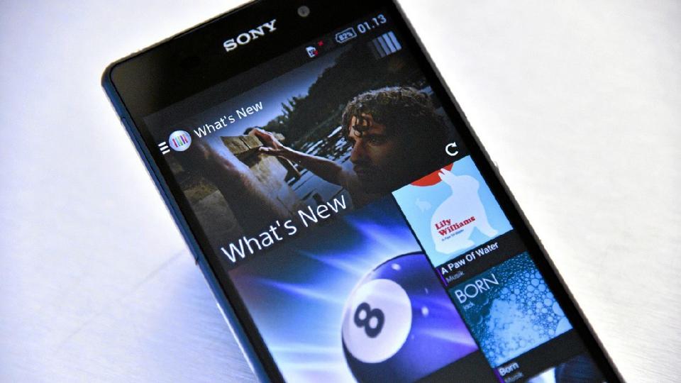 Sony Xperia Z2 er åbenbart en hårdfør smartphone. En svensker tabte sin på havbunden - og det overlevede den. Arkivfoto: Michael Koch