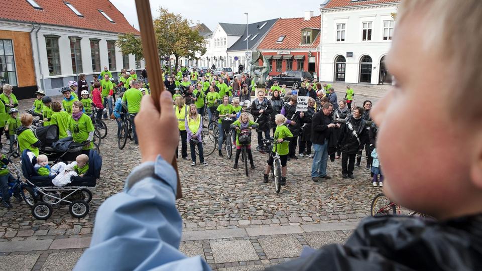 Protester mod politikerne imod skolelukninger undgås måske helt, hvis skolerne selv finder løsninger for den bedste skole i deres område. Arkivfoto: Kim Dahl Hansen <i>Kim Dahl Hansen</i>