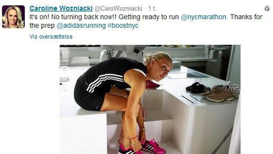 Caroline Wozniacki skriver på sin Twitter-profil, at hun stiller op til New York Marathon.