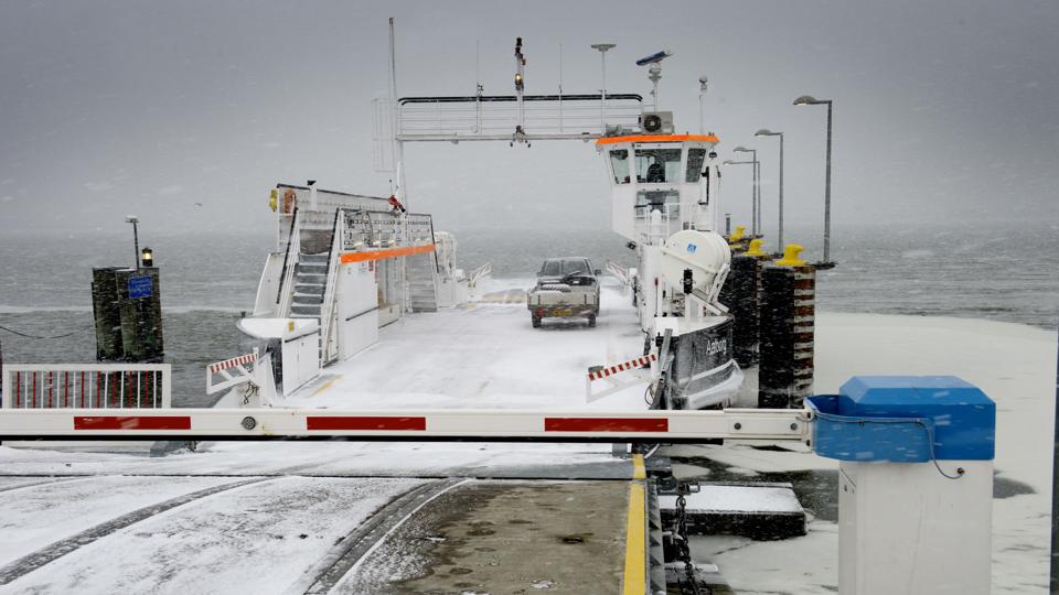 Den ny Egholmfærge har vist sig at have svært ved at manøvrere i hårdt vejr, selv om den har masser af motorkraft. Arkivfoto: Lars Pauli <i>Lars Pauli</i>