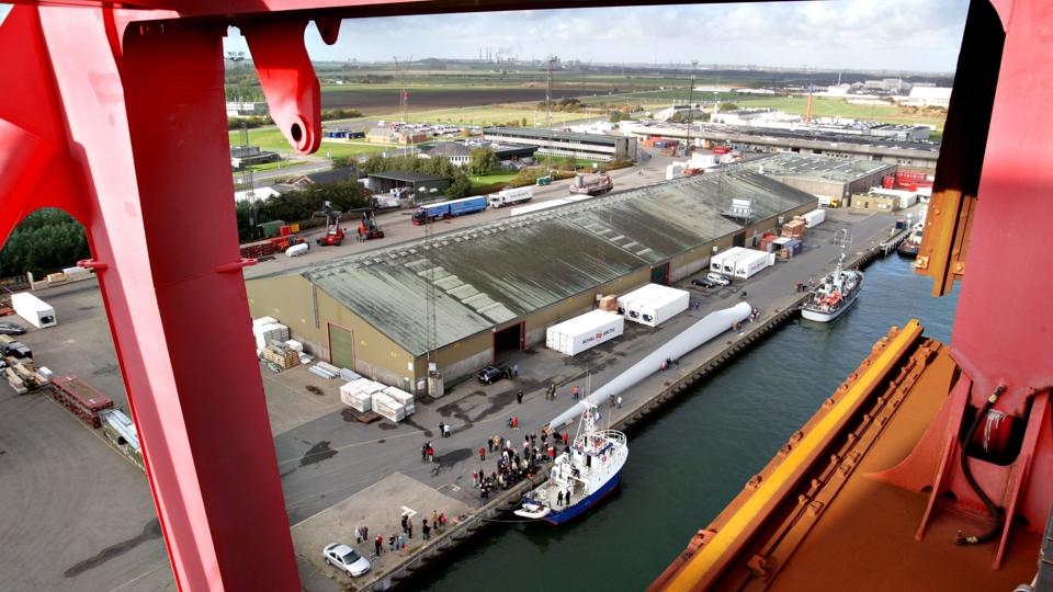 Det nye center får til huse her på Aalborg Havn. Det skal være med til at udbrede forskningsresultater inden for logistik til nordjyske virksomheder - til gavn for konkurrenceevnen. <i>Pressefotograf Michael Koch</i>