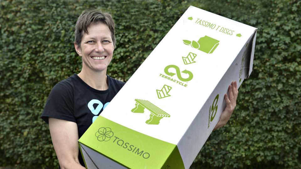 Beboere i lokalområdet kan nu aflevere deres brugte Tassimo kaffekapsler hos Karen Kjørvel, Odinsvej 7 i Brønderslev. Foto: Bente Poder