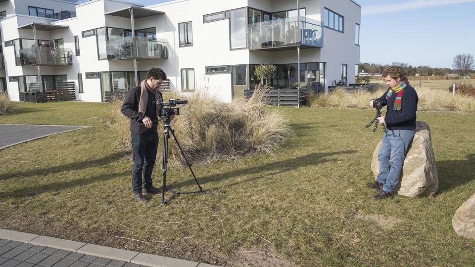 Sæby Strand har tiltrukket nye borgere til kommunen - og international presse. Her et fransk radio-tv-hold. Foto: Kim Dahl Hansen <i>(C)Kim Dahl Hansen</i>