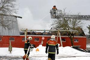 Voldsom gårdbrand nær Løkken