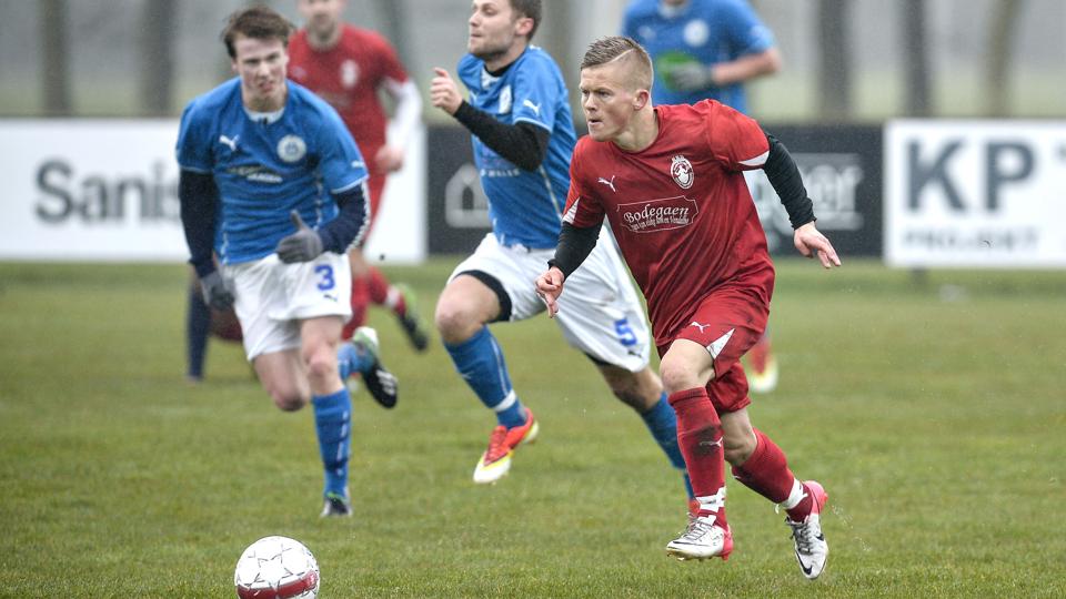 Skagen IK i blå trøjer mister Kasper Sørensen til Jammerbugt FC.Arkivfoto: Bente Poder