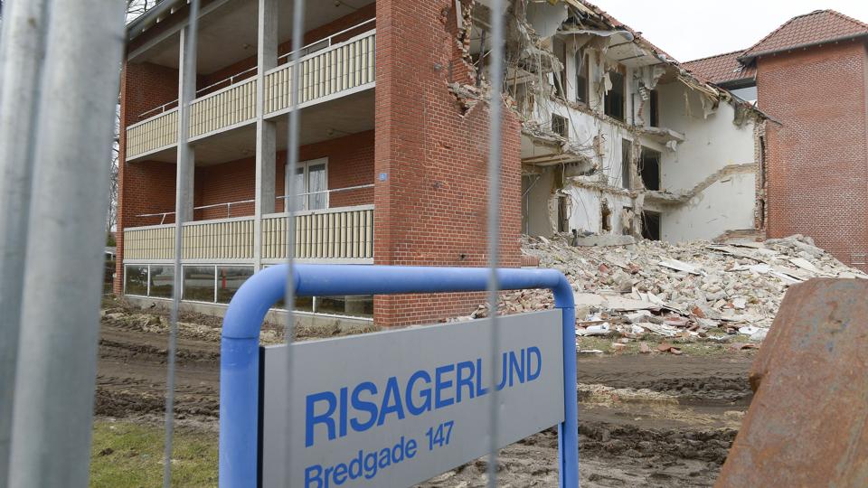 Nedrivningen af Risagerlund i Brønderslev er startet. Foto: Grete Dahl <i>Grete Dahl</i>