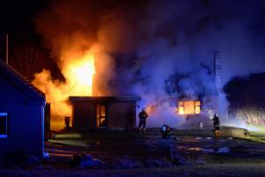 Beboer vågnede ved røg: Stuehus udbrændt