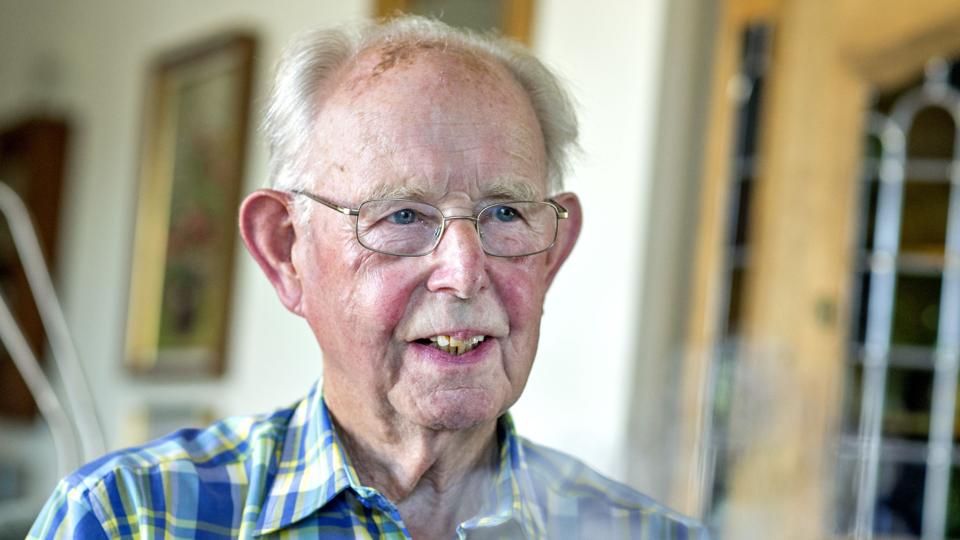 Pensioneret viceinspektør Steffen Pedersen fylder 85 år, men kunne godt tænke sig at være med til at gennemføre den nye skolereform. Foto: Henrik Louis