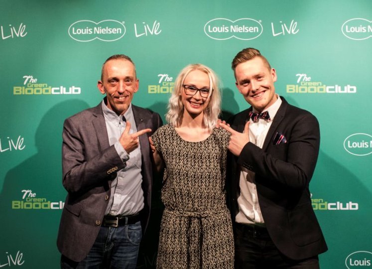 Årets Medarbejder Dóra Kristín i selskab med chefoptiker Christian K. Bønkel, tv, og retailchef Morten W. Andersen, der sammen ejer og driver de to Louis Nielsen butikker i Aalborg Storcenter.