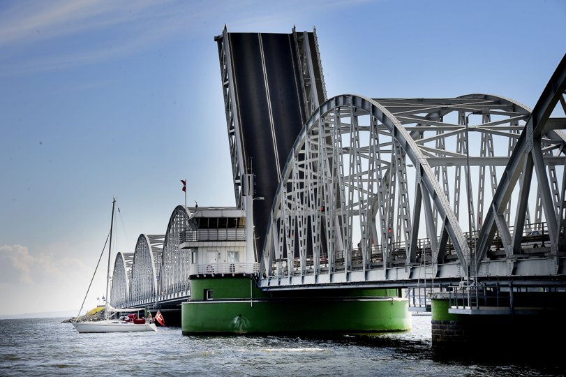 Vilsundbroen kan igen åbne for sejlende trafik. Men ifølge en brovagt lyder broen "ikke rigtig godt". Arkivfoto: Peter Mørk <i>Foto: Peter Mørk</i>