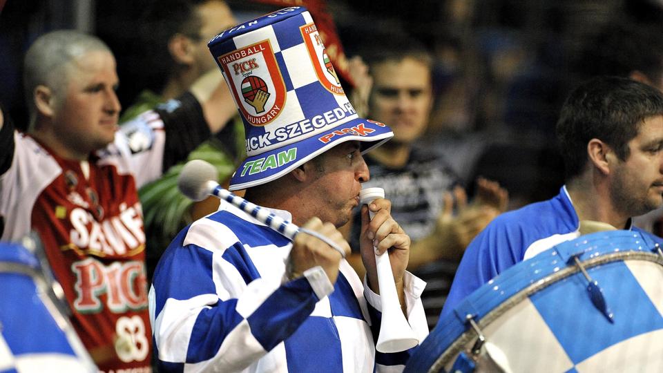 Aalborg Håndbold ved, at de kommer under et vanvittigt tryk på den ungarske udebane. Her et billede fra 2010, hvor holdet også besøgte Szeged. Arkivfoto: Claus Søndberg <i>Claus Søndberg</i>
