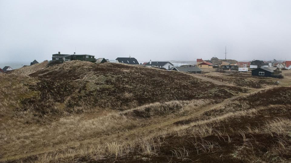Er der behov for at lave en ny lokalplan, der regulerer den fremtidige udnyttelse af området ved Krænhavs Sti og Ørhage, lød oplægget til borgermødet. Svaret var ikke entydigt, men lod forstå, at der var behov for en overordnet planlægning for hele Klitmøller. Foto: Jens Fogh-Andersen
